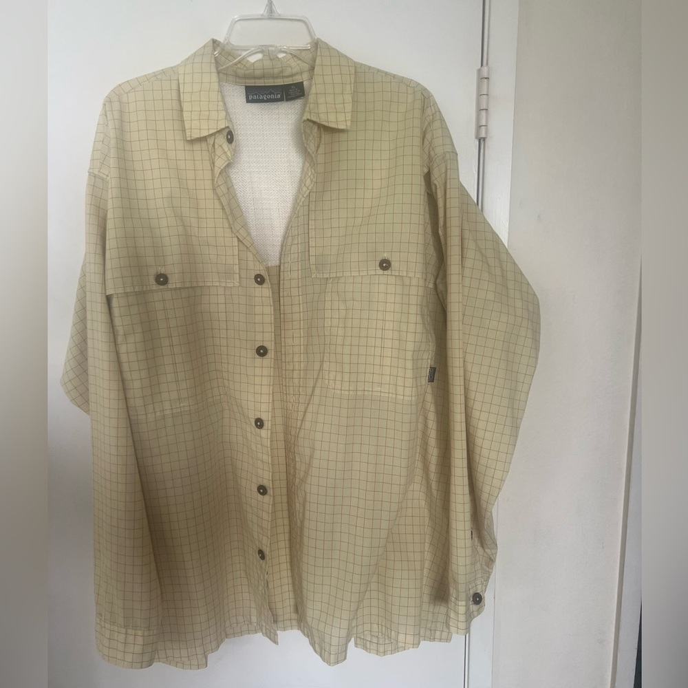 Patagonia Men's Light Yellow Button Down Fishing Shirt